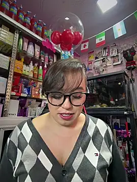 Snapshot of TamySweetness chatting on June 20, 2026, 1:38 pm TamySweetness online show from June 20, 2026, 1:38 pm