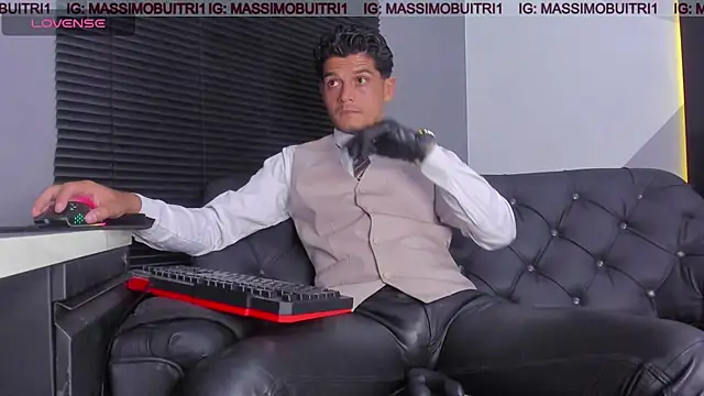 Snapshot of massimo_g chatting on July 1, 2026, 12:22 am massimo g online show from July 1, 2026, 12:22 am