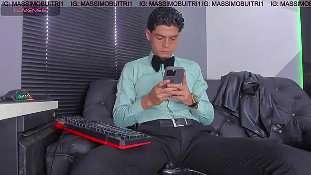 Snapshot of massimo_g chatting on August 5, 2026, 12:43 pm massimo g online show from August 5, 2026, 12:43 pm