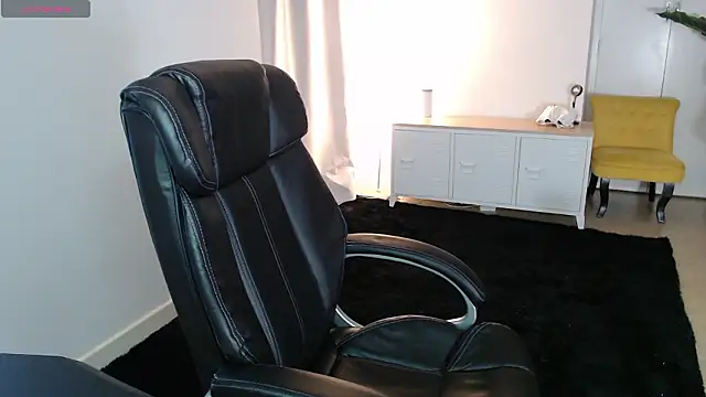 Crystal-dreamt online show from March 24, 2026, 3:12 pm