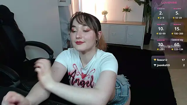 Snapshot of Crystal-dreamt chatting on July 1, 2026, 9:42 am Crystal-dreamt online show from July 1, 2026, 9:42 am