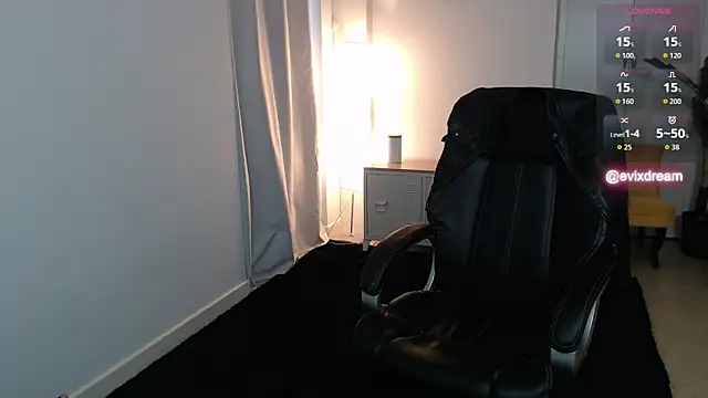 Snapshot of Crystal-dreamt chatting on April 11, 2026, 8:51 am Crystal-dreamt online show from April 11, 2026, 8:51 am