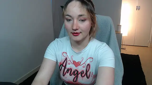 Crystal-dreamt online show from January 6, 2026, 9:35 am