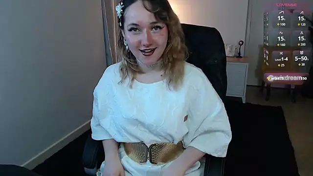 Snapshot of Crystal-dreamt chatting on April 14, 2026, 8:52 am Crystal-dreamt online show from April 14, 2026, 8:52 am