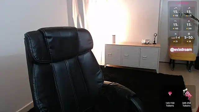 Snapshot of Crystal-dreamt chatting on April 8, 2026, 11:33 am Crystal-dreamt online show from April 8, 2026, 11:33 am