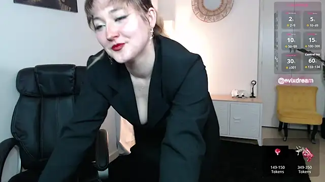 Snapshot of Crystal-dreamt chatting on April 3, 2026, 9:27 am Crystal-dreamt online show from April 3, 2026, 9:27 am
