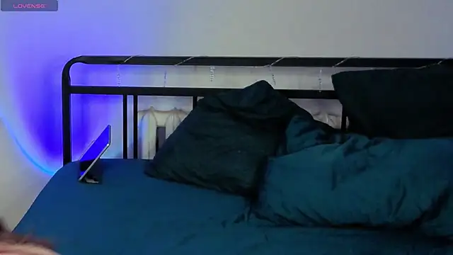 sinthiaroze online show from October 2, 2025, 3:04 pm