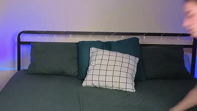 sinthiaroze online show from February 24, 2026, 5:25 pm