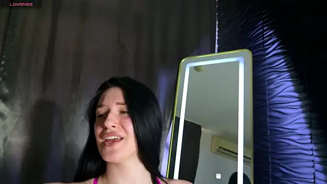 Snapshot of moniqque chatting on March 1, 2025, 8:56 am moniqque online show from March 1, 2025, 8:56 am