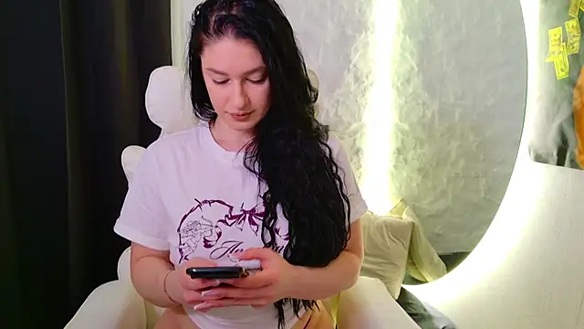 Snapshot of moniqque chatting on November 21, 2025, 6:12 am moniqque online show from November 21, 2025, 6:12 am