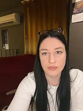 Snapshot of moniqque chatting on December 2, 2025, 5:42 am moniqque online show from December 2, 2025, 5:42 am