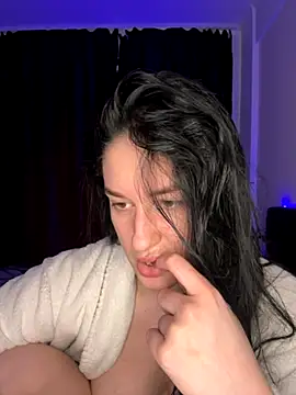 Snapshot of moniqque chatting on October 12, 2025, 12:06 pm moniqque online show from October 12, 2025, 12:06 pm