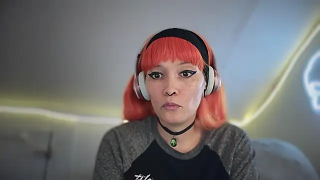 Snapshot of FRRANNKIE chatting on October 12, 2025, 2:13 am FRRANNKIE online show from October 12, 2025, 2:13 am