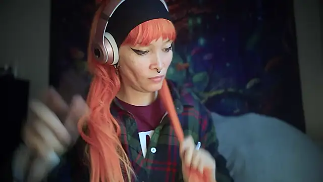 Snapshot of FRRANNKIE chatting on November 16, 2025, 9:19 pm FRRANNKIE online show from November 16, 2025, 9:19 pm