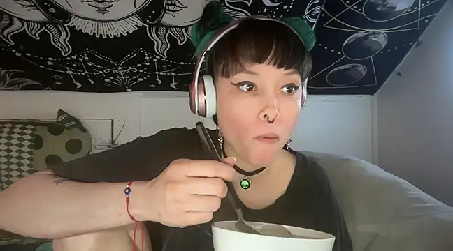 Snapshot of FRRANNKIE chatting on March 19, 2025, 12:23 pm FRRANNKIE online show from March 19, 2025, 12:23 pm