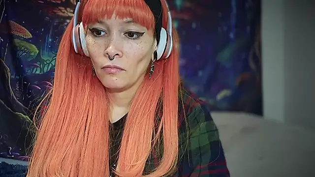 Snapshot of FRRANNKIE chatting on November 19, 2025, 9:59 pm FRRANNKIE online show from November 19, 2025, 9:59 pm