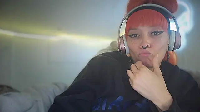 Snapshot of FRRANNKIE chatting on October 18, 2025, 1:35 pm FRRANNKIE online show from October 18, 2025, 1:35 pm