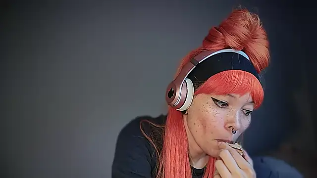 Snapshot of FRRANNKIE chatting on October 30, 2025, 6:38 pm FRRANNKIE online show from October 30, 2025, 6:38 pm