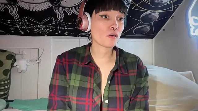 Snapshot of FRRANNKIE chatting on February 25, 2025, 1:10 pm FRRANNKIE online show from February 25, 2025, 1:10 pm