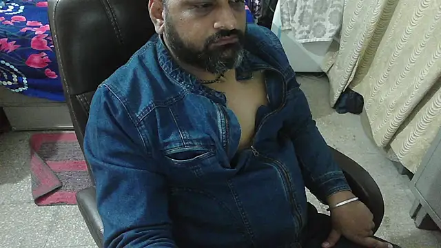 Snapshot of rentarob chatting on November 24, 2025, 5:46 pm rentarob online show from November 24, 2025, 5:46 pm