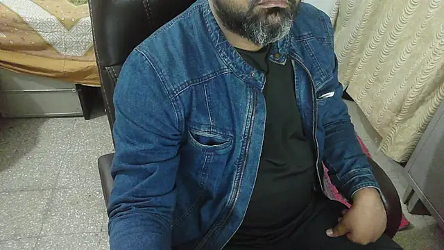 Snapshot of rentarob chatting on November 30, 2025, 4:52 pm rentarob online show from November 30, 2025, 4:52 pm