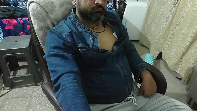 Snapshot of rentarob chatting on November 18, 2025, 5:05 pm rentarob online show from November 18, 2025, 5:05 pm