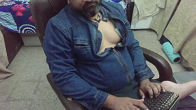 Snapshot of rentarob chatting on November 19, 2025, 5:24 pm rentarob online show from November 19, 2025, 5:24 pm