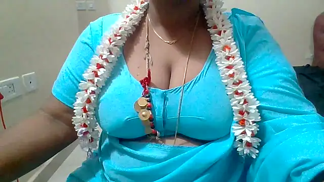 Snapshot of archanatelugu9 chatting on November 25, 2025, 1:39 am archanatelugu9 online show from November 25, 2025, 1:39 am