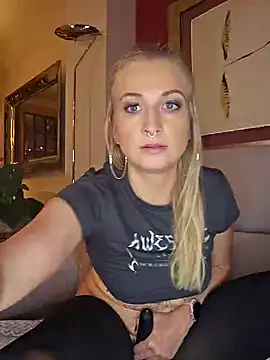 Snapshot of TARA-FUN chatting on February 23, 2025, 1:02 am TARA-FUN online show from February 23, 2025, 1:02 am