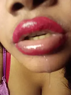 Hotlisa online show from May 27, 2026, 4:36 pm