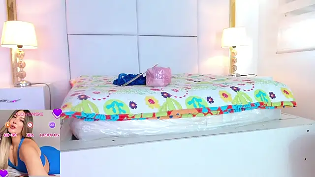 samanta harriss1 online show from January 18, 2025, 12:04 pm