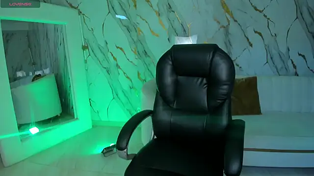 Snapshot of DannaCruz chatting on January 7, 2026, 7:19 pm DannaCruz online show from January 7, 2026, 7:19 pm