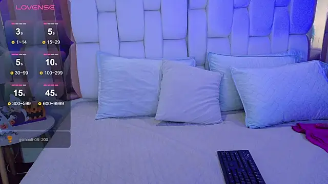 valkiria moore online show from October 16, 2025, 8:06 pm