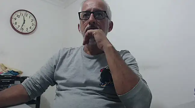 cenizo10124 online show from January 12, 2025, 4:31 am