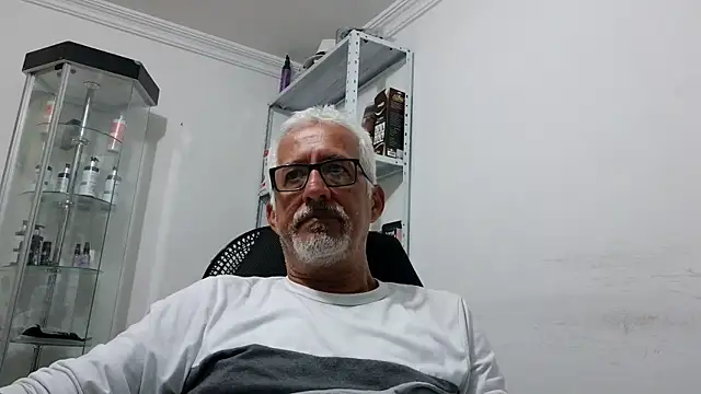 cenizo10124 online show from November 16, 2025, 2:05 am