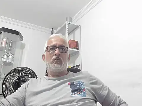 cenizo10124 online show from December 17, 2025, 8:58 pm