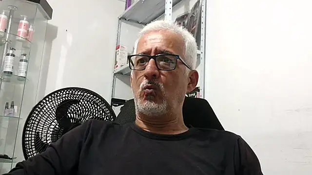 cenizo10124 online show from November 7, 2025, 12:15 am