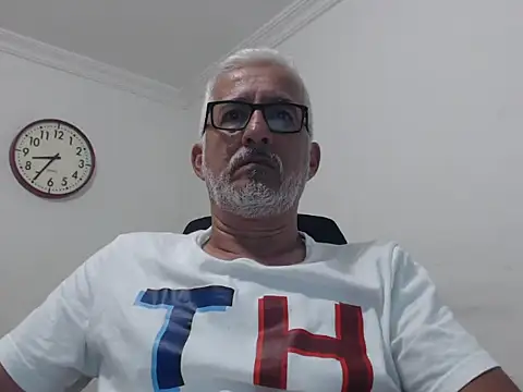 cenizo10124 online show from September 29, 2025, 1:34 am