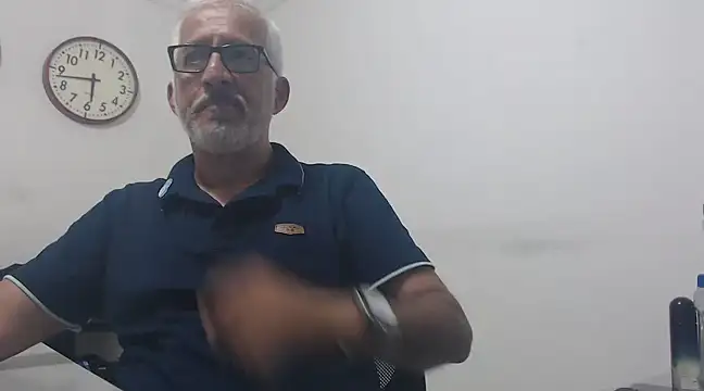 cenizo10124 online show from February 23, 2025, 10:42 pm