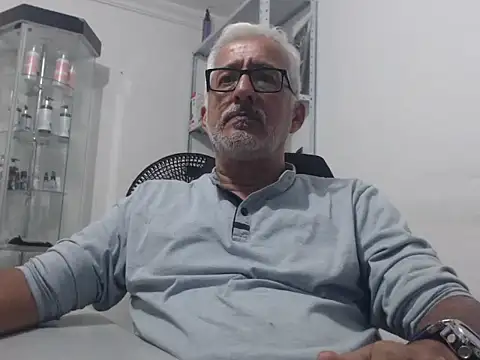 cenizo10124 online show from October 22, 2025, 2:22 am