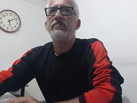 cenizo10124 online show from December 2, 2024, 10:07 pm