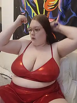 Snapshot of Sexycurvyemilyy chatting on August 5, 2026, 9:31 pm Sexycurvyemilyy online show from August 5, 2026, 9:31 pm