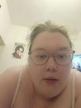 Snapshot of Sexycurvyemilyy chatting on August 1, 2026, 9:46 pm Sexycurvyemilyy online show from August 1, 2026, 9:46 pm