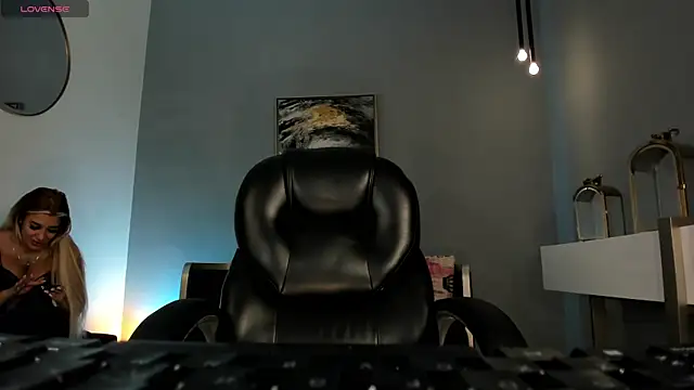 SophiePalmer online show from December 21, 2025, 12:07 pm