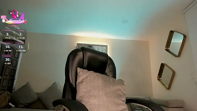 SophiePalmer online show from October 11, 2025, 12:06 pm