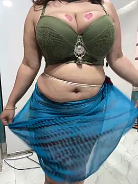 Snapshot of Sexybomb33 chatting on October 24, 2025, 8:24 am Sexybomb33 online show from October 24, 2025, 8:24 am