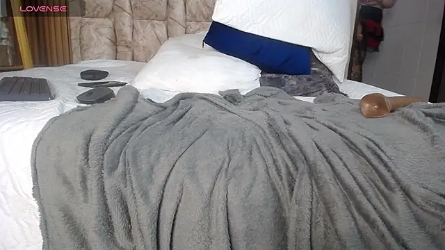 victoria  milf  online show from February 25, 2025, 10:31 pm