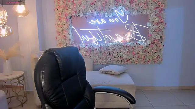 SunnyRivers online show from December 18, 2025, 11:25 am