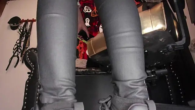 Snapshot of afrika_queen chatting on October 13, 2025, 10:17 am afrika queen online show from October 13, 2025, 10:17 am