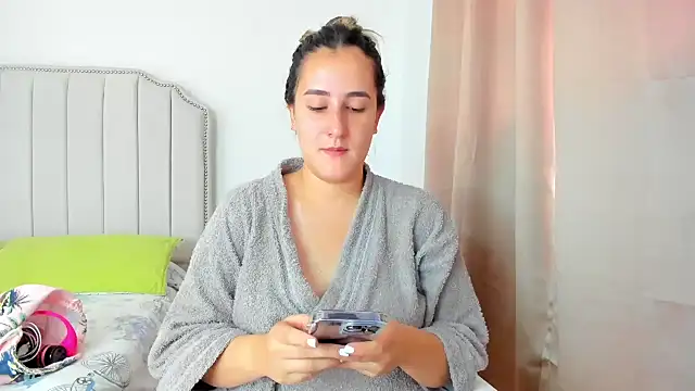 Snapshot of Hanna86 chatting on October 23, 2025, 5:00 pm Hanna86 online show from October 23, 2025, 5:00 pm